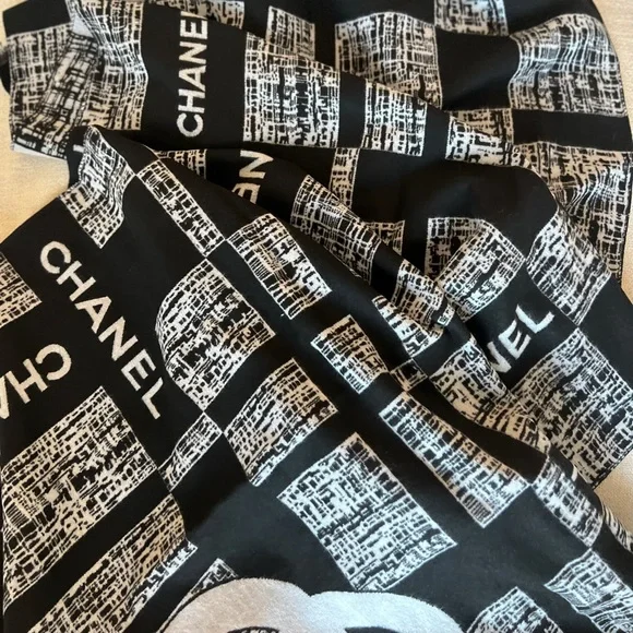 CHANEL Cosmetic Scarf - Picture 4 of 5